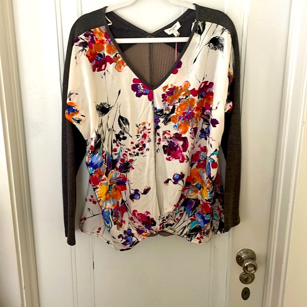 Umgee NWT Mixed with Waffle Knit Long Sleeve Top VNeck Size Small